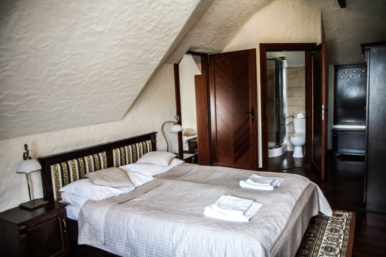 Sypialnia w apartamencie rodzinnym