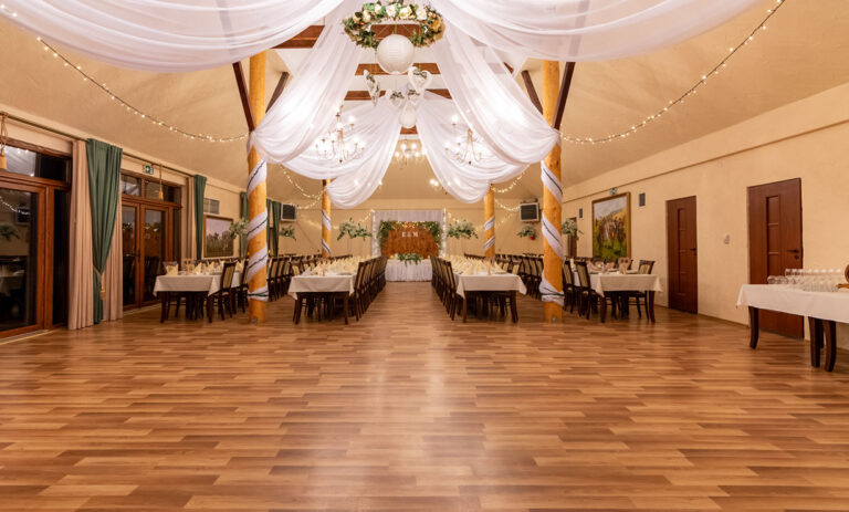 Sala weselna w Stanicy Kresowej Chreptiów w Lutowiskach